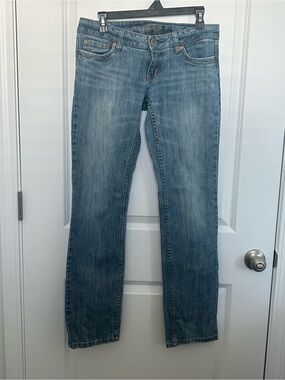 American Eagle 77 Women’s Light Blue Straight-Leg Jeans